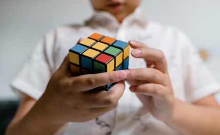 Colori in movimento - Viaggio nel mondo delle combinazioni del Cubo di Rubik